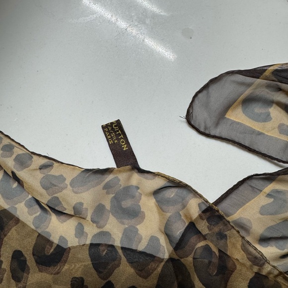 Louis Vuitton Leopard Print Silk Scarf - Picture 4 of 8